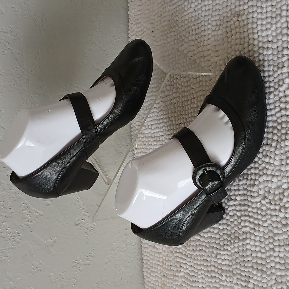 Life Stride Mary Jane Pumps